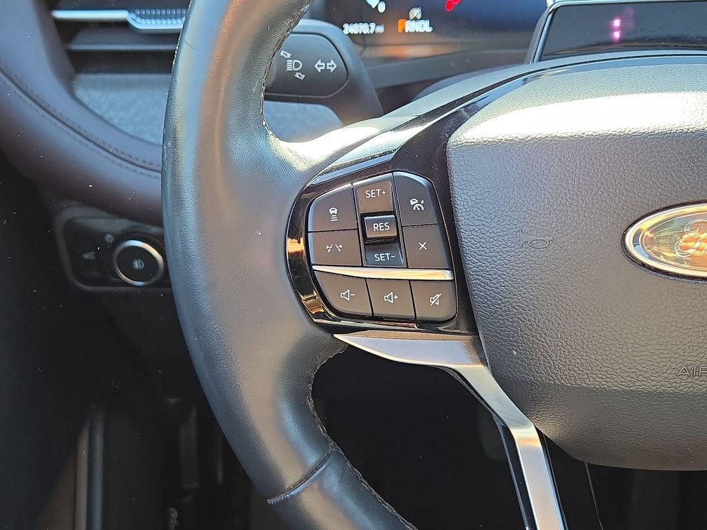 Certified 2025 Ford Explorer Platinum RWD image 21