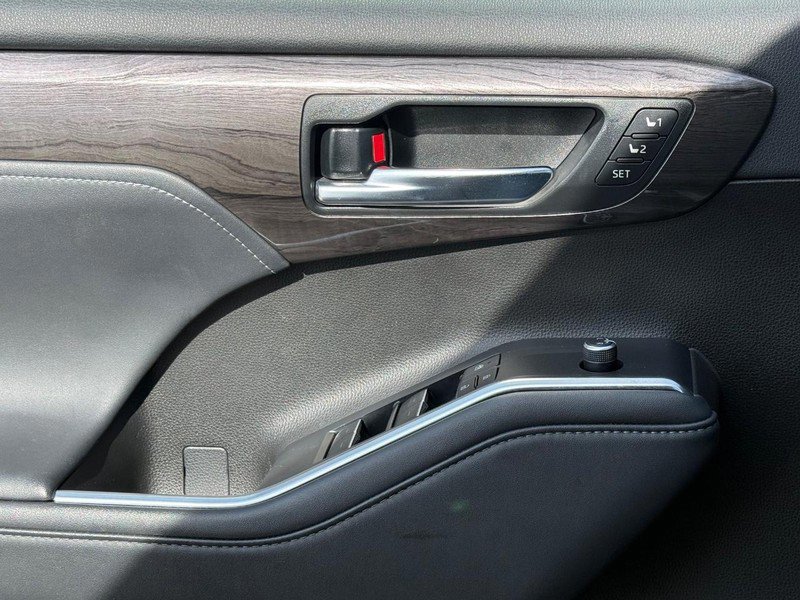 Used 2022 Toyota Highlander Platinum image 26