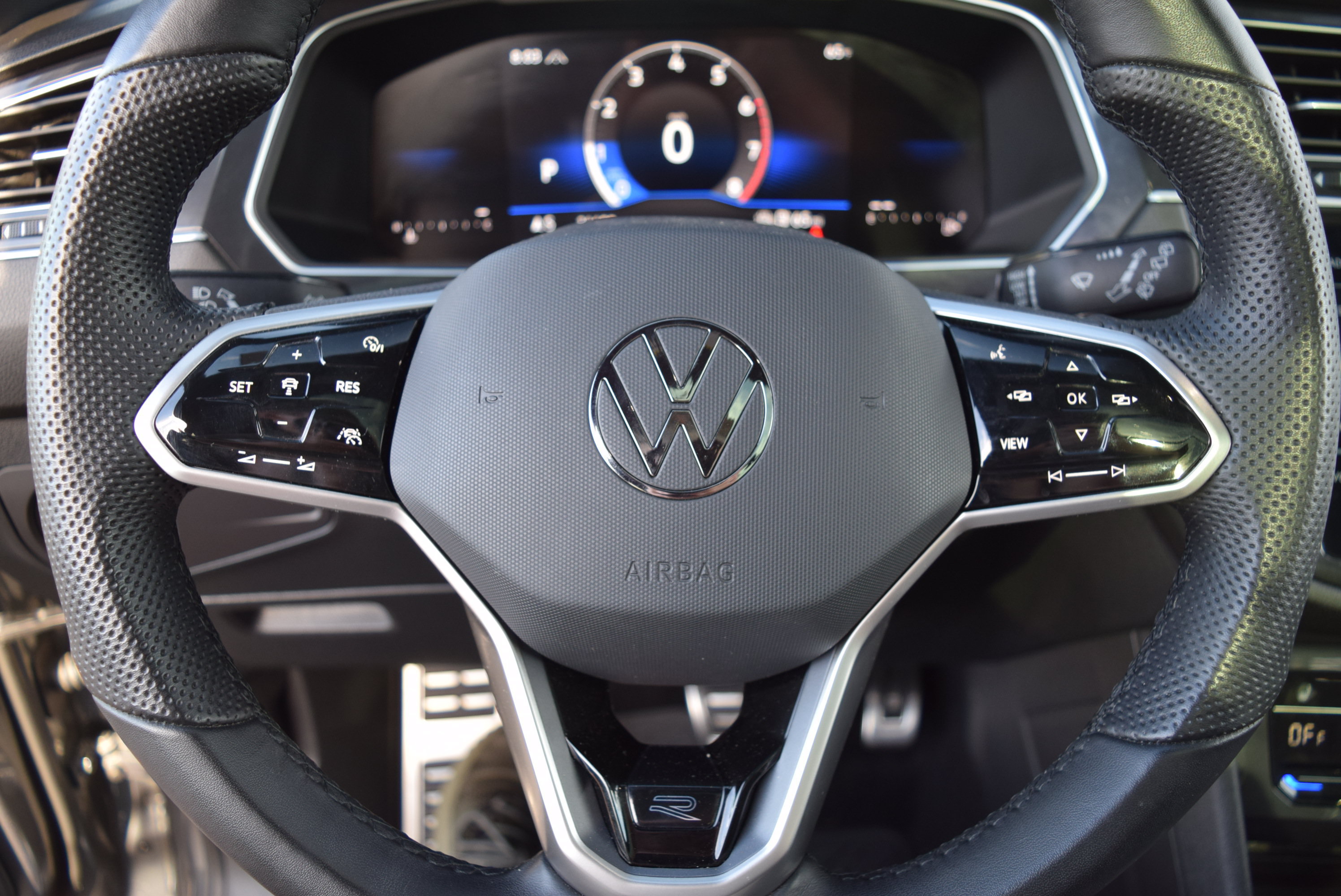 Used 2024 Volkswagen Tiguan SE R-Line AWD/4WD image 12