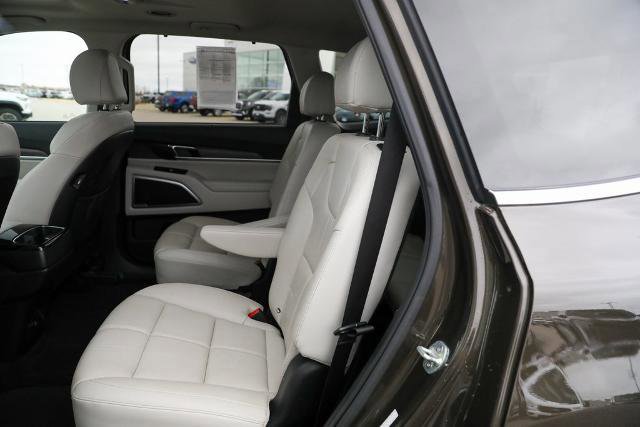 Used 2022 Kia Telluride EX w/ EX Premium Package image 25