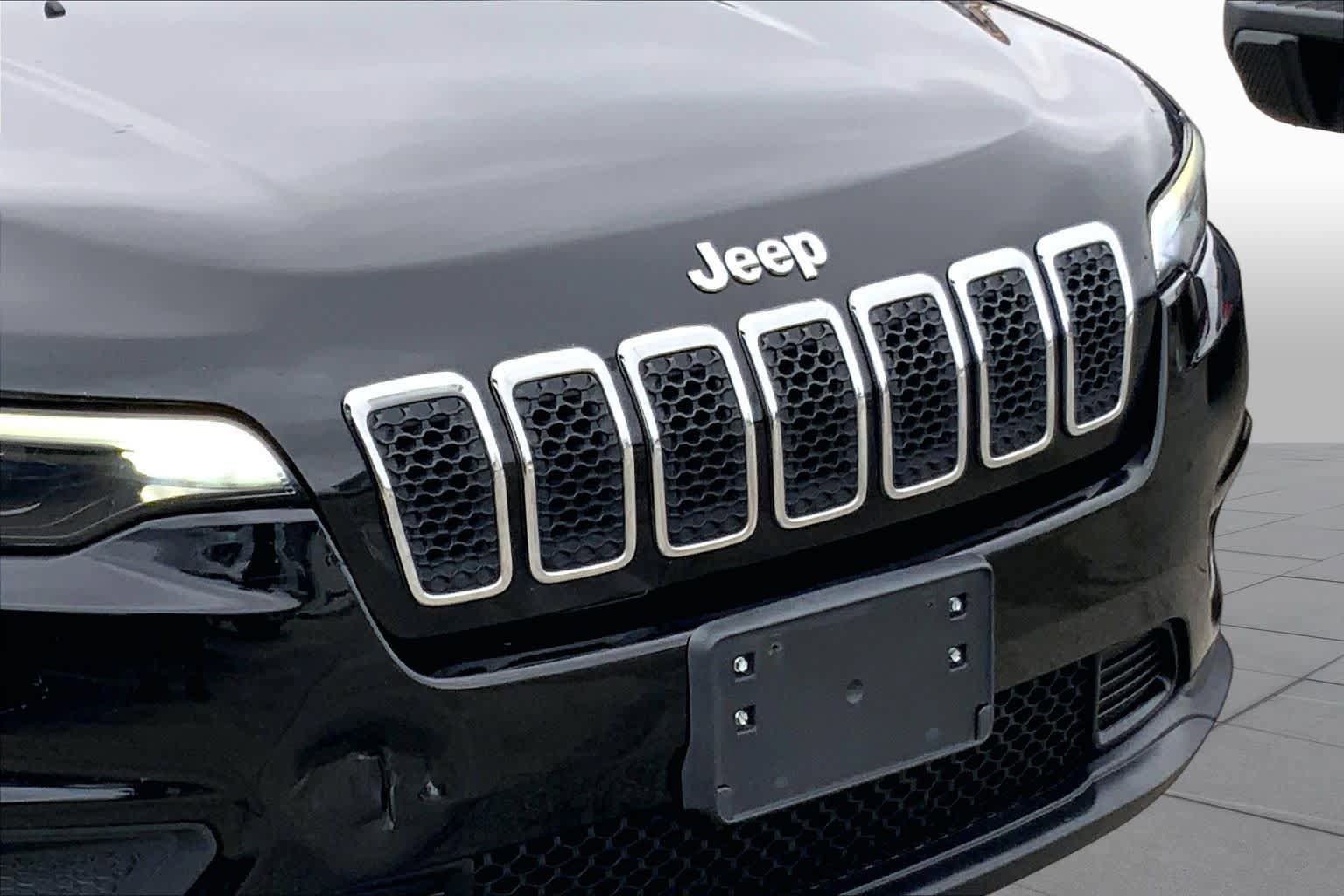 Used 2020 Jeep Cherokee Latitude Plus FWD image 25