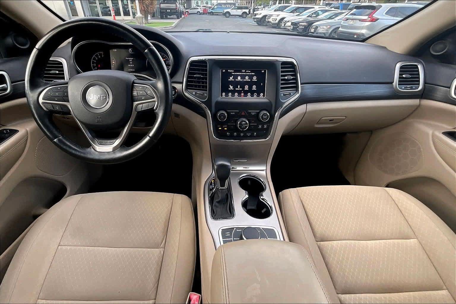 Used 2019 Jeep Grand Cherokee Laredo AWD/4WD image 10