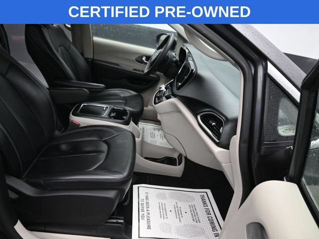 Used 2023 Chrysler Pacifica Touring-L FWD image 10