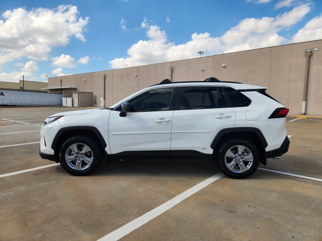 Used 2025 Toyota RAV4 LE AWD/4WD image 4