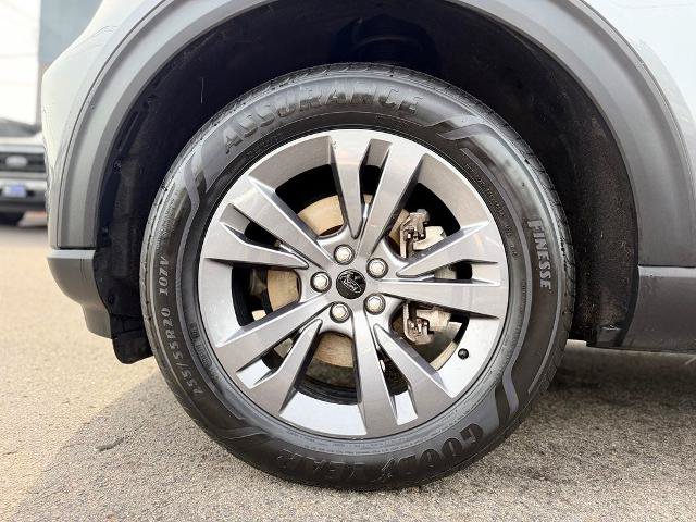 Certified 2024 Ford Explorer XLT w/ Equipment Group 202A AWD/4WD image 3