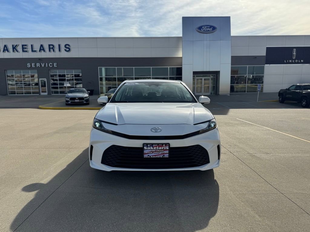 Used 2025 Toyota Camry LE image 2