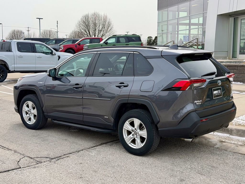 Used 2021 Toyota RAV4 LE image 4