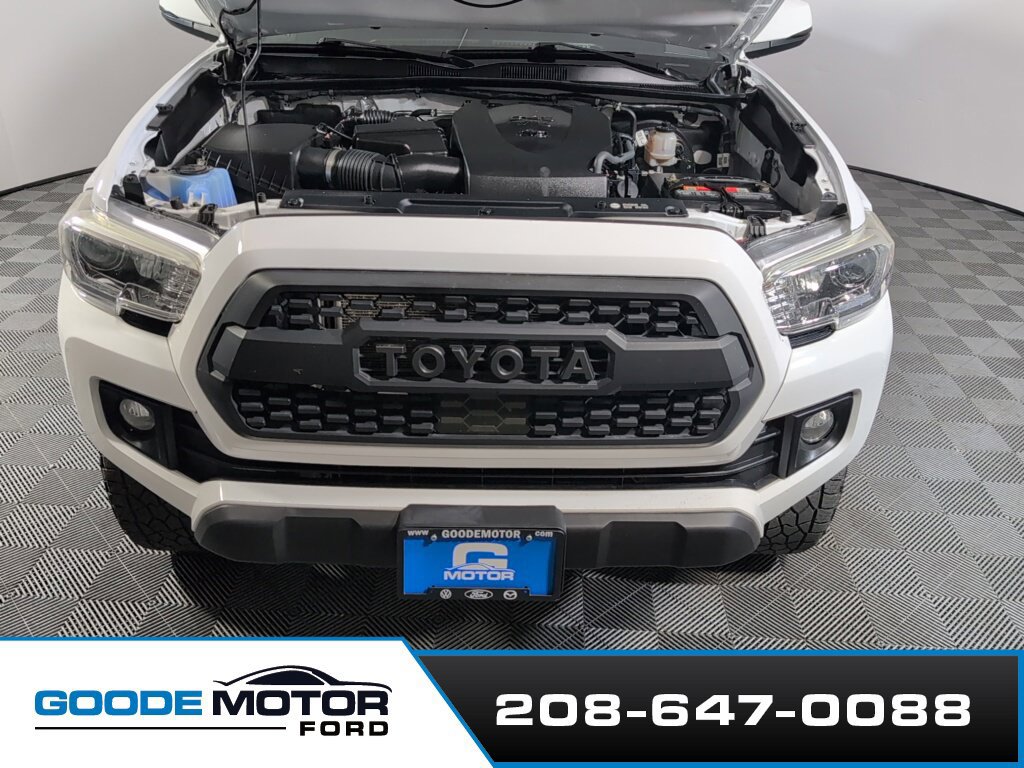 Used 2018 Toyota Tacoma TRD Sport w/ Technology Package AWD/4WD image 25