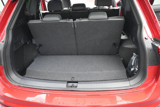 Used 2024 Volkswagen Tiguan SE R-Line FWD image 23