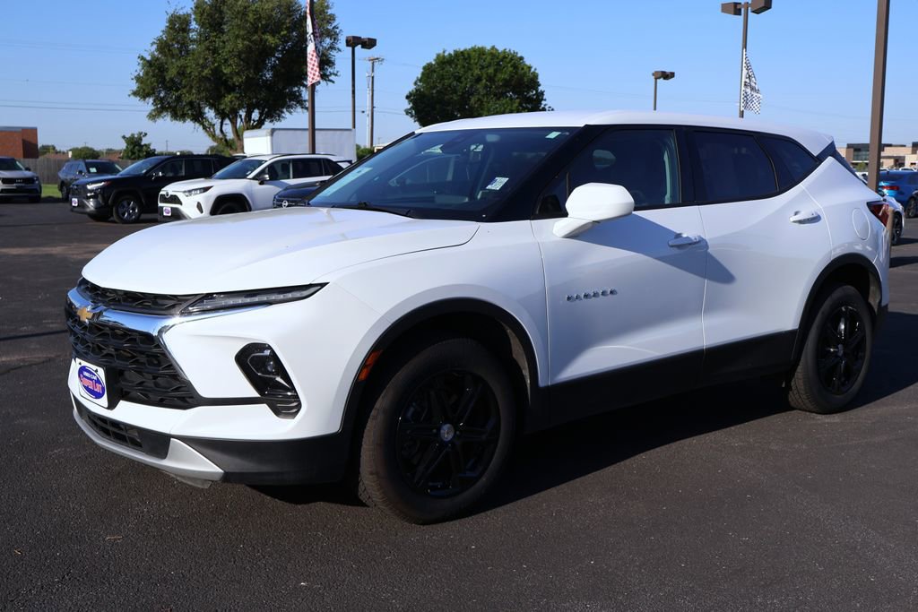 Used 2025 Chevrolet Blazer LT AWD/4WD image 9
