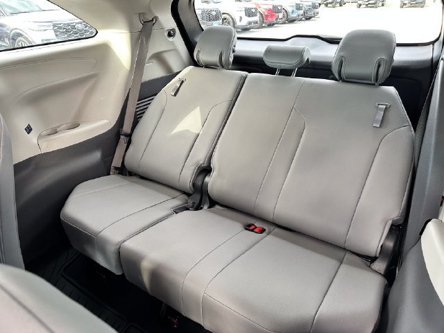 Used 2022 Toyota Sienna XLE FWD image 8