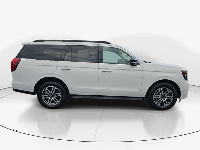 Certified 2025 Ford Expedition Active AWD/4WD image 3