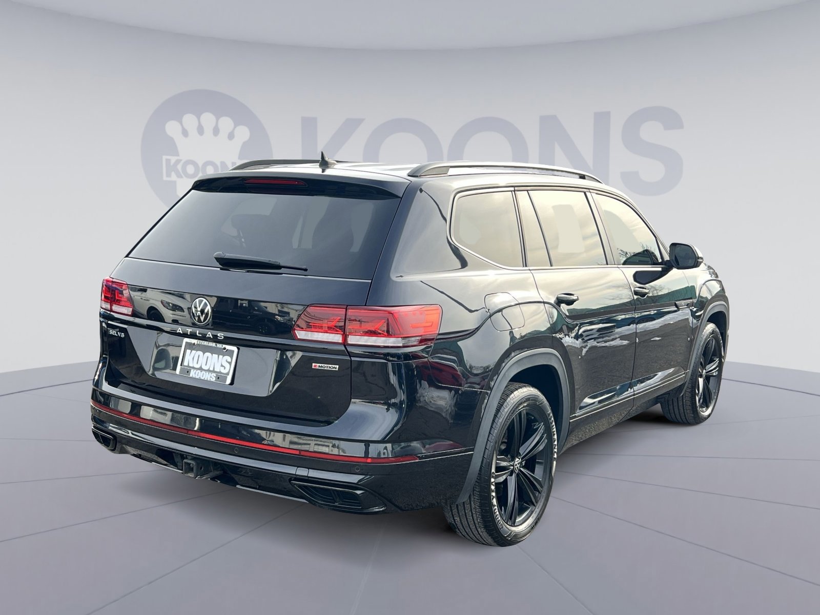 Used 2022 Volkswagen Atlas SEL R-Line image 5