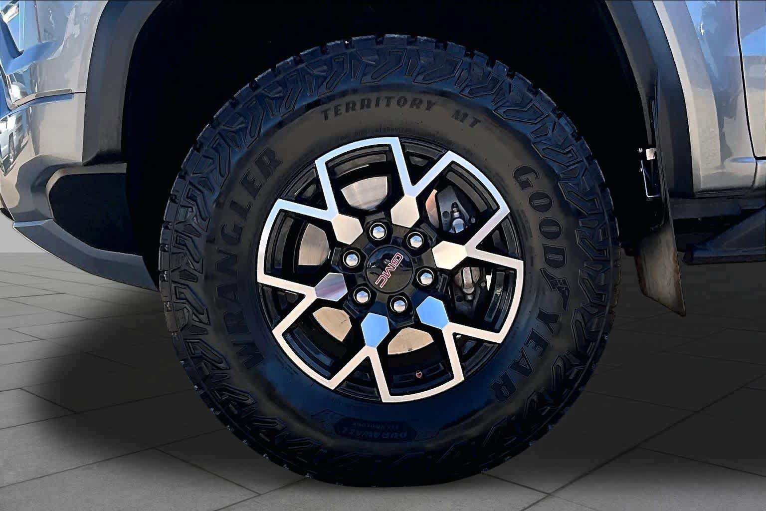 Used 2023 GMC Canyon AT4X AWD/4WD image 11