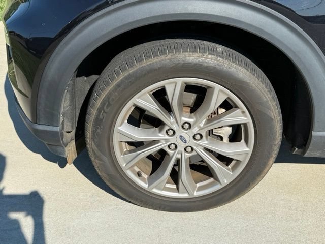 Certified 2022 Ford Explorer XLT w/ Equipment Group 202A RWD image 5
