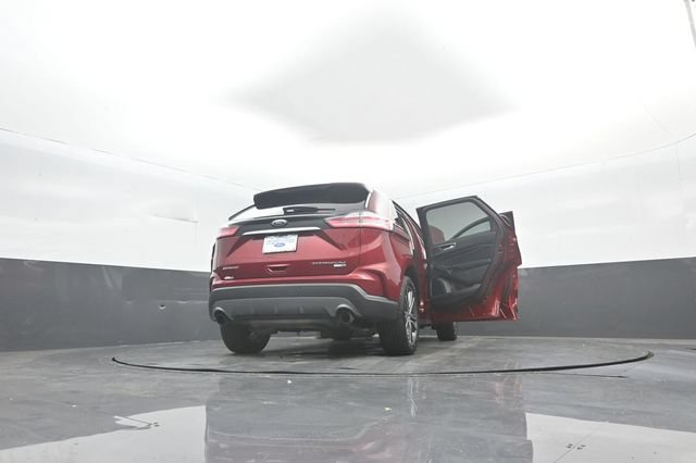 Certified 2019 Ford Edge Titanium w/ Cold Weather Package AWD/4WD image 46