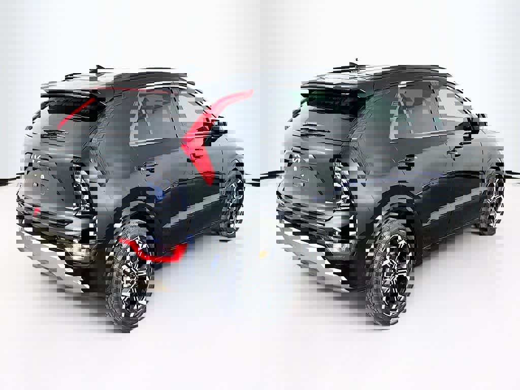 Used 2024 Kia Niro EX Touring image 5