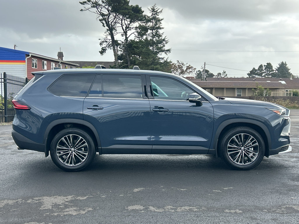 Used 2025 Toyota Grand Highlander AWD Hybrid image 39