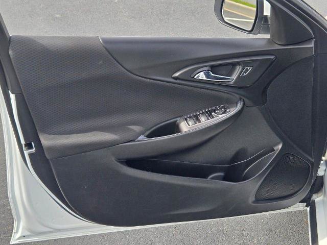 Used 2021 Chevrolet Malibu LT FWD image 17