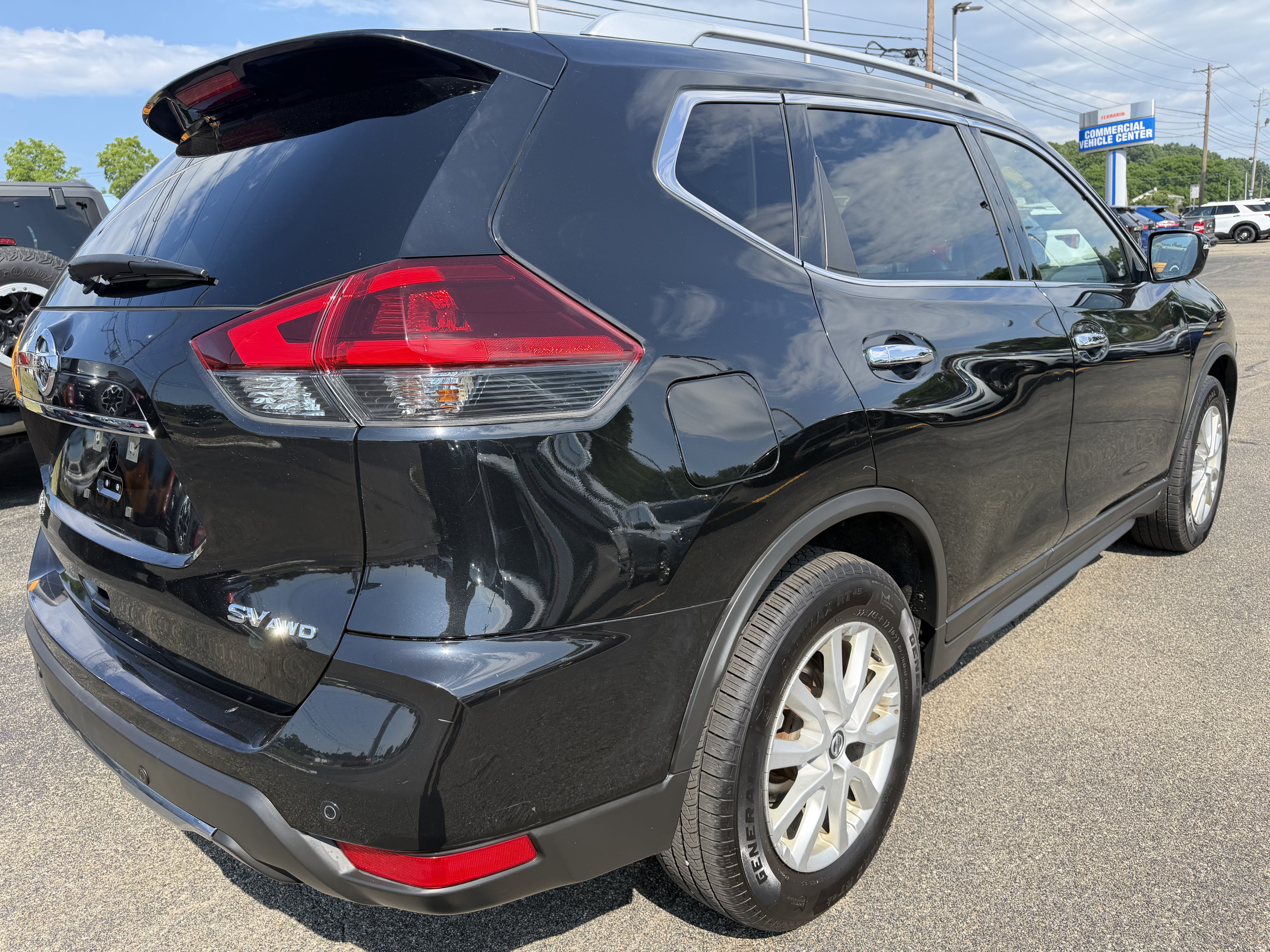 Used 2019 Nissan Rogue SV AWD/4WD image 2