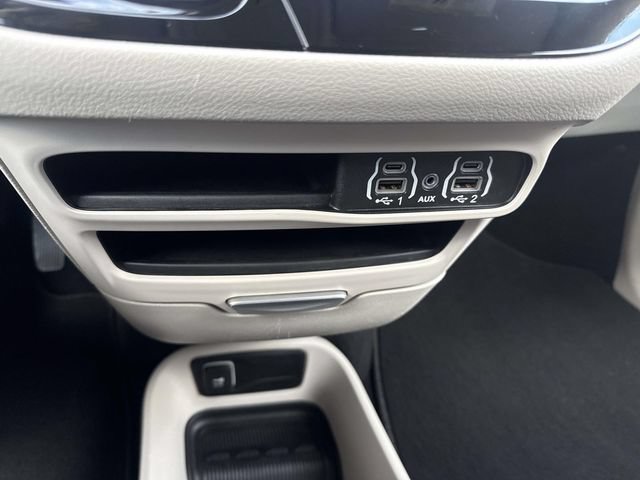 Used 2024 Chrysler Pacifica Touring-L FWD image 31
