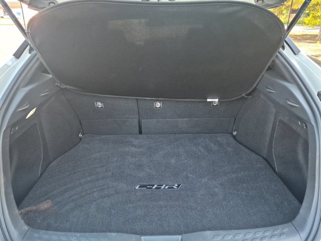 Used 2020 Toyota C-HR XLE FWD image 31