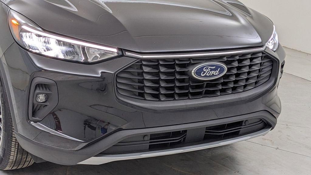Certified 2025 Ford Escape SE w/ Class II Trailer Tow Package FWD image 39
