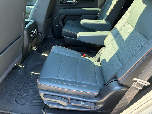 Used 2025 GMC Yukon AT4 w/ AT4 Premium Package AWD/4WD image 22