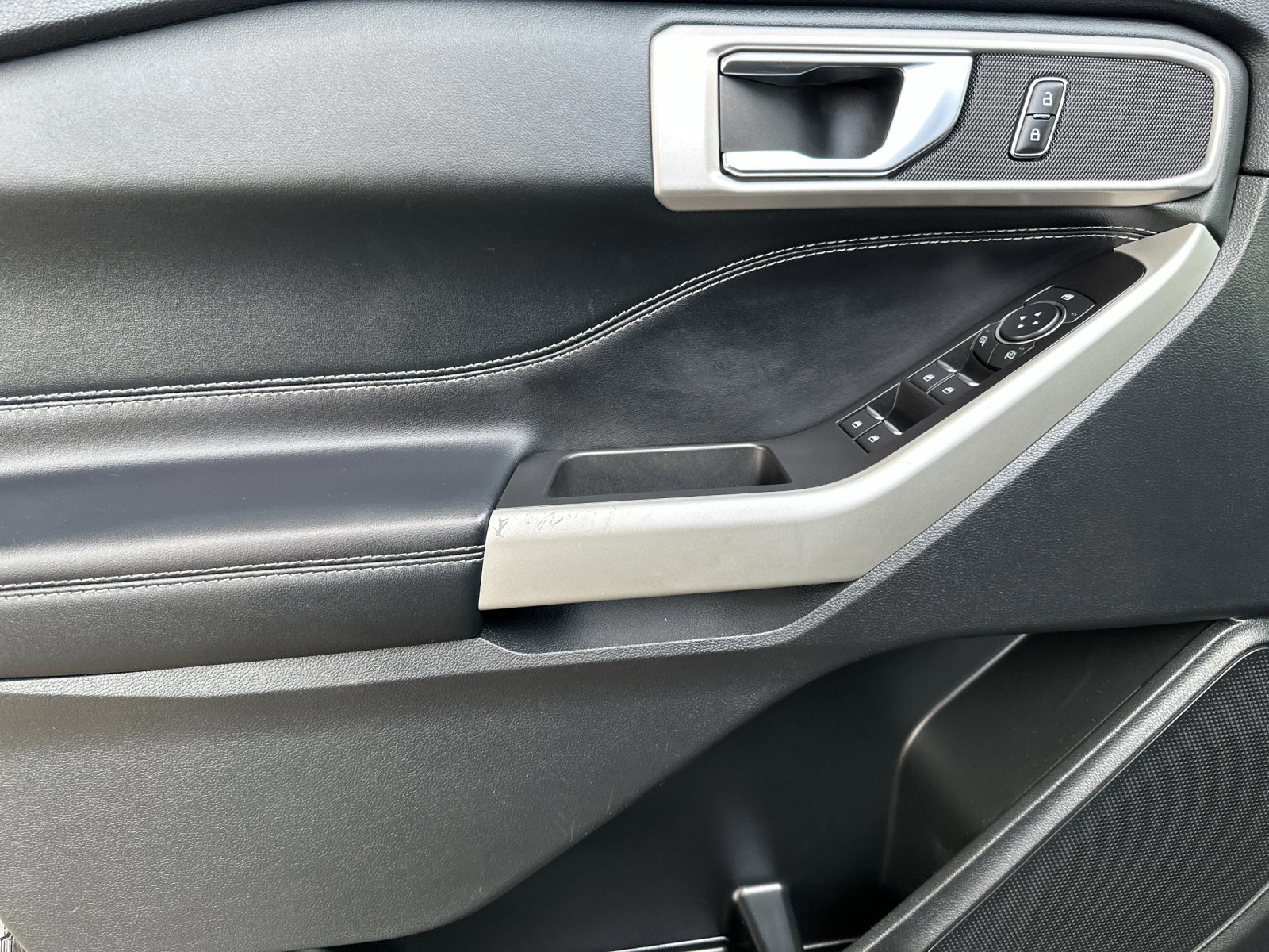 Certified 2022 Ford Explorer XLT image 12