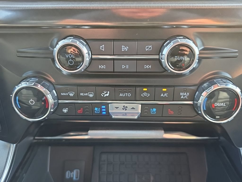 Certified 2024 Ford F150 Platinum w/ FX4 Off-Road Package AWD/4WD image 44