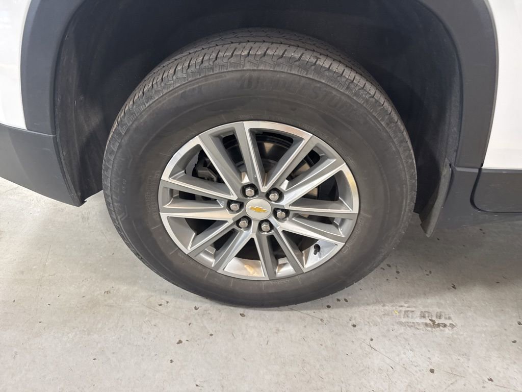Used 2023 Chevrolet Traverse LT image 8