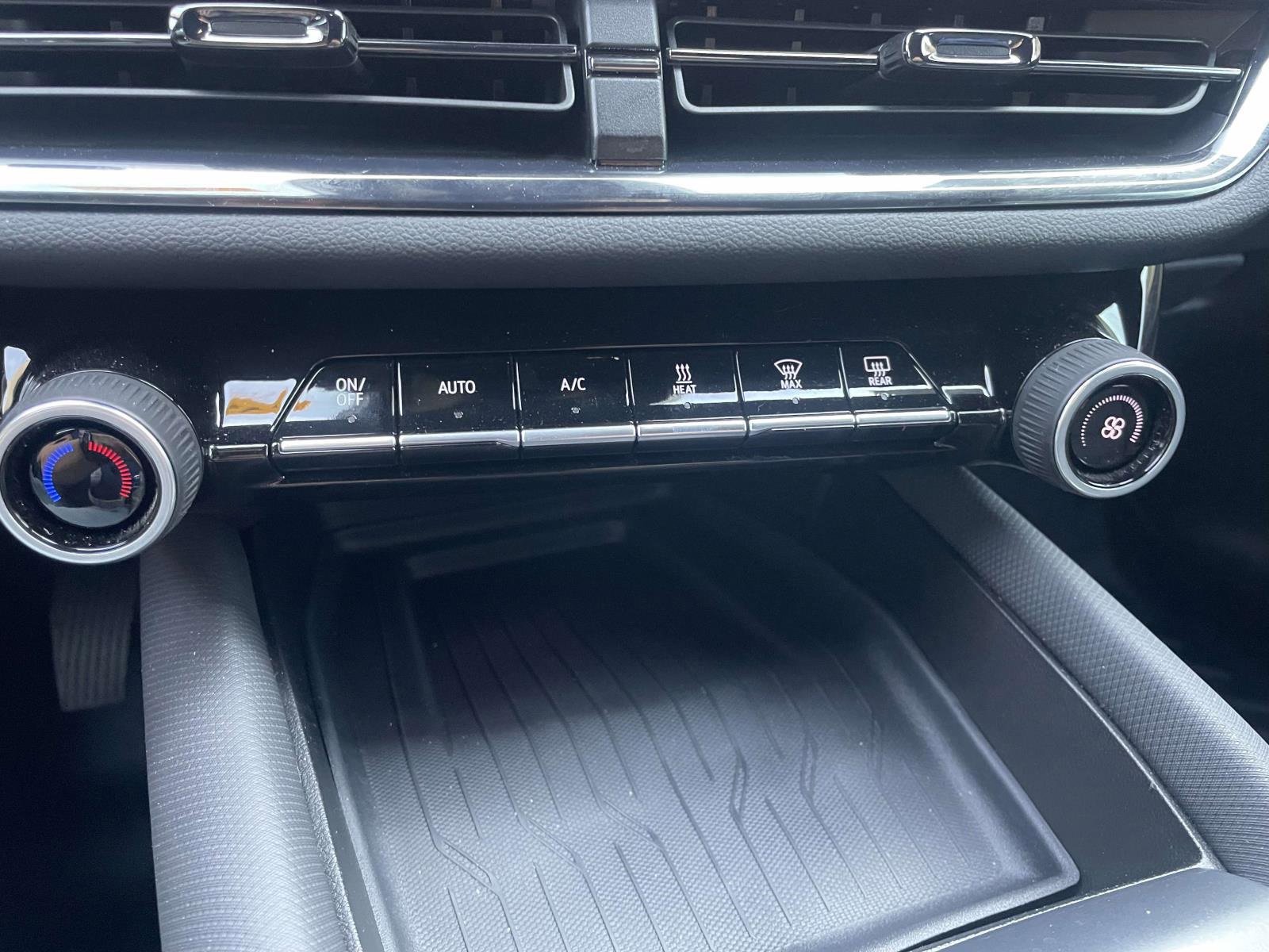 Used 2024 Chevrolet Equinox EV RS image 27