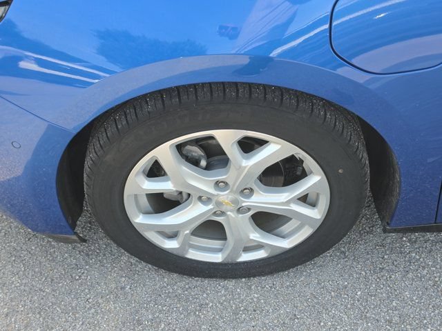 Used 2017 Chevrolet Volt Premier w/ Driver Confidence II Package FWD image 10