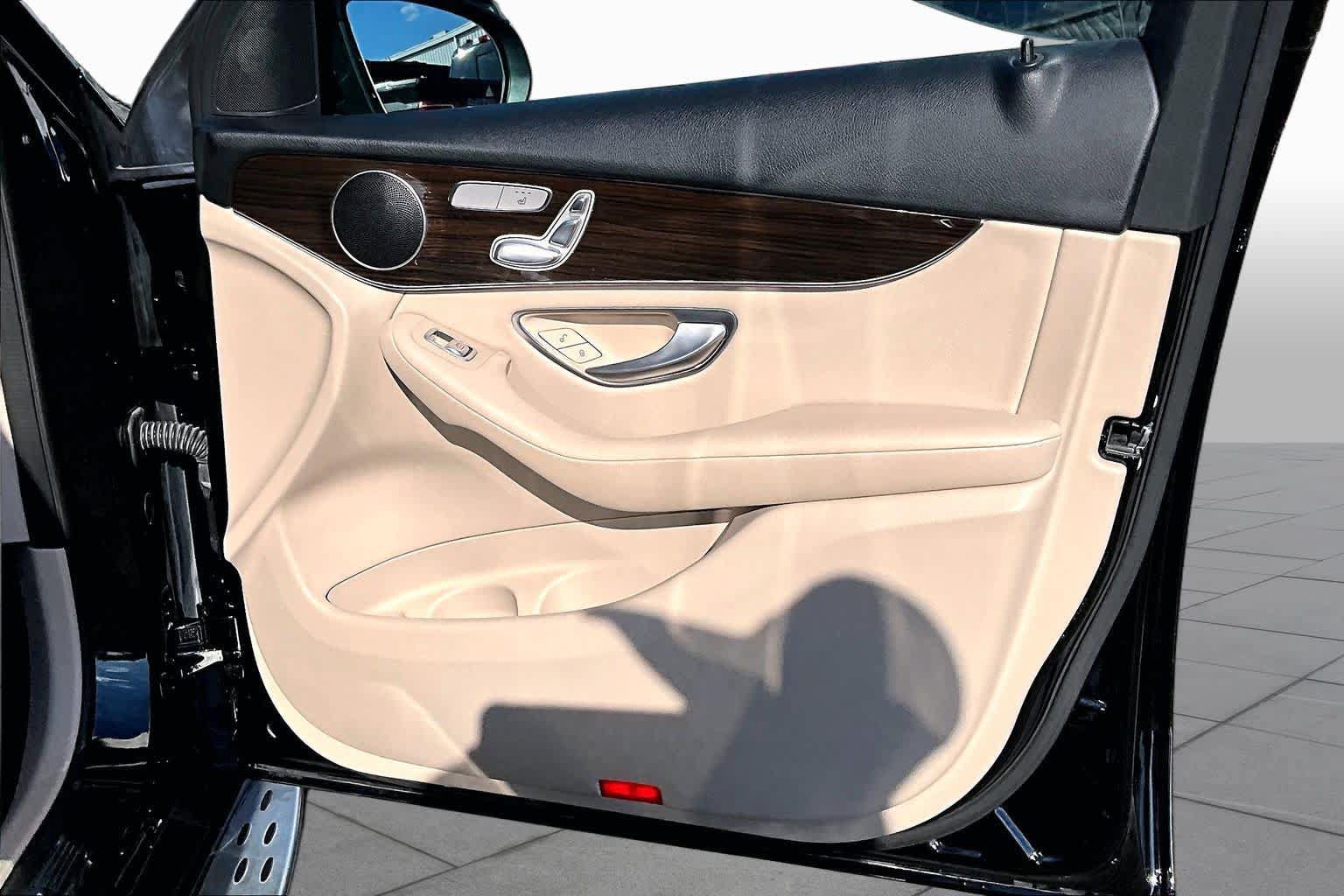 Used 2021 Mercedes-Benz GLC 300 image 23