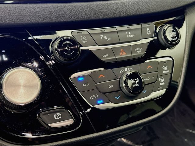 Used 2025 Chrysler Pacifica Select FWD image 15