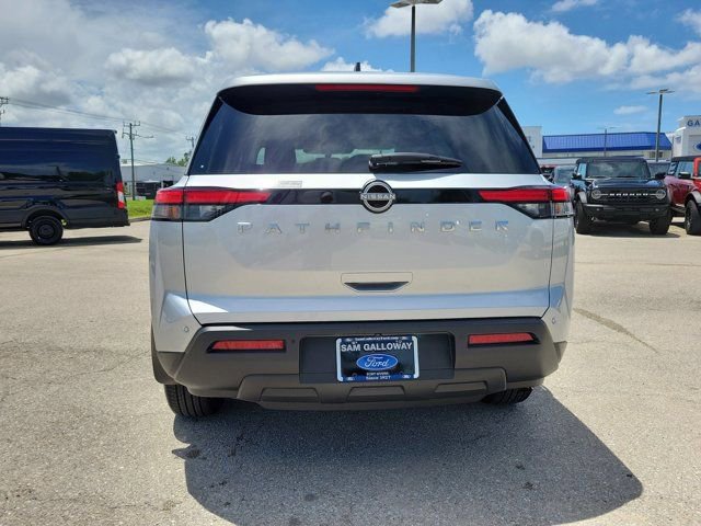 Used 2025 Nissan Pathfinder S FWD image 5