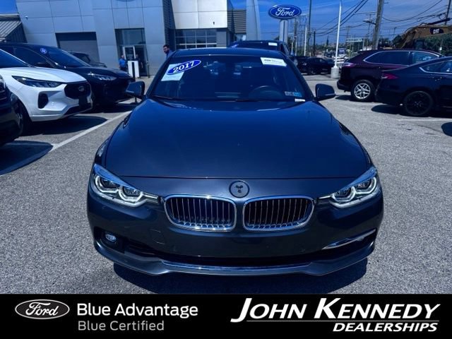Used 2017 BMW 330i xDrive Sedan AWD/4WD image 4