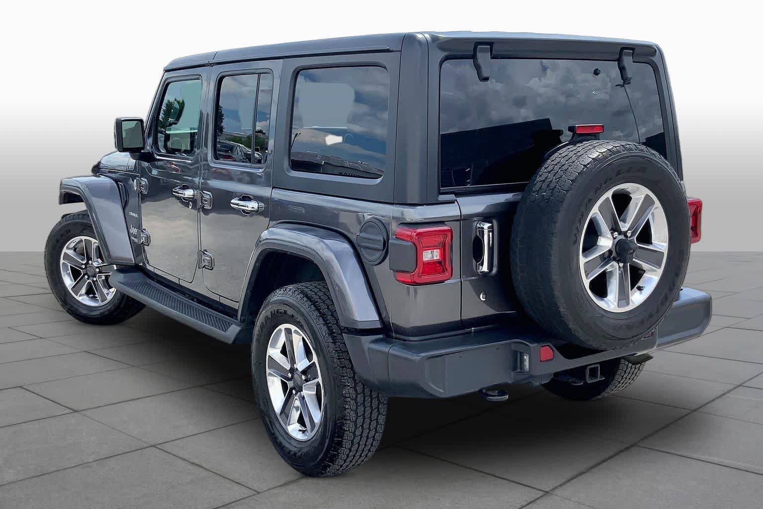 Used 2018 Jeep Wrangler Unlimited Sahara AWD/4WD image 12