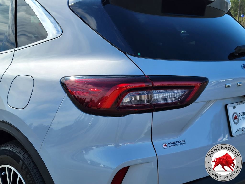 Certified 2025 Ford Escape SE w/ PHEV Premium Package image 13