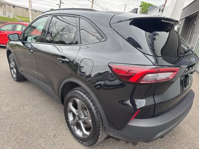 Certified 2025 Ford Escape ST-Line Select AWD/4WD image 8