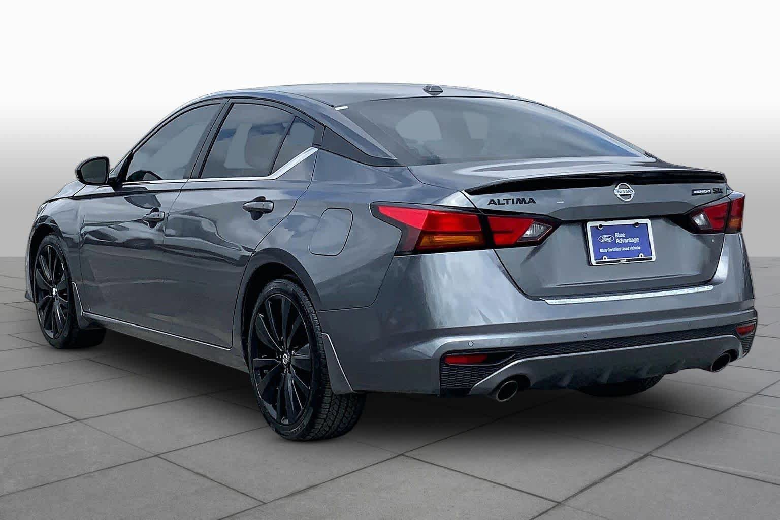 Used 2022 Nissan Altima 2.5 SR w/ Midnight Edition Package FWD image 12