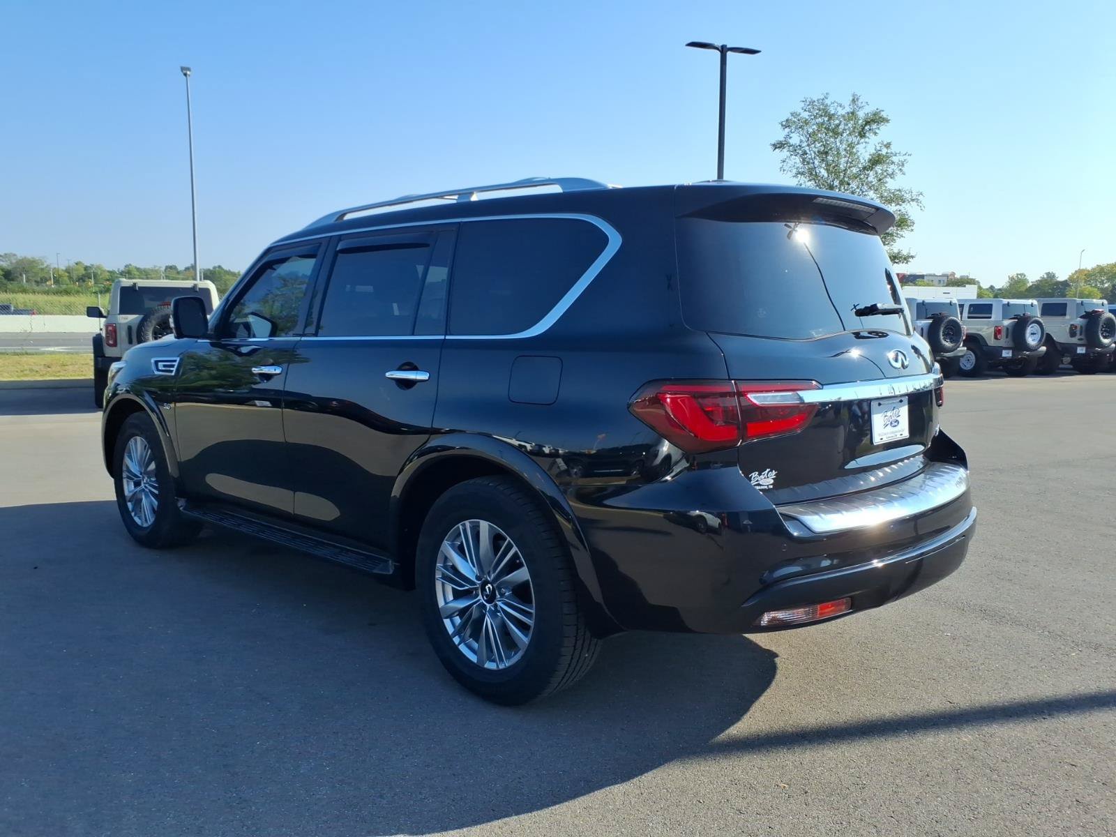 Used 2019 INFINITI QX80 Luxe w/ All-Season Package AWD/4WD image 5
