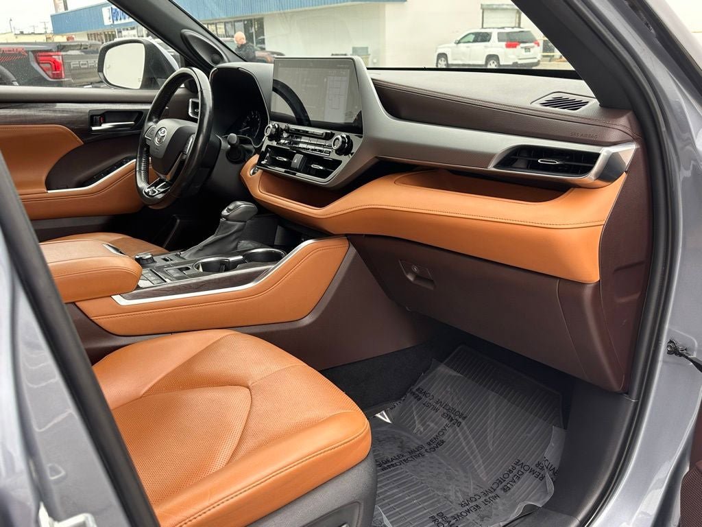 Used 2021 Toyota Highlander Platinum AWD/4WD image 23