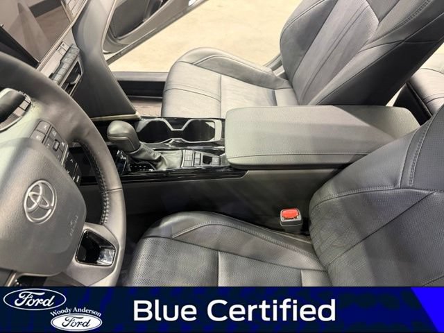 Used 2025 Toyota Camry XSE FWD image 17