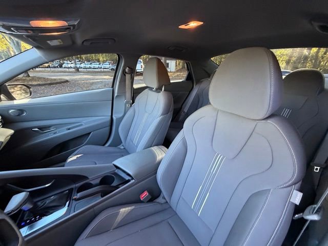 Used 2023 Hyundai Elantra SEL w/ Cargo Package image 16