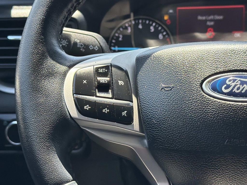 Certified 2023 Ford Explorer XLT RWD image 12