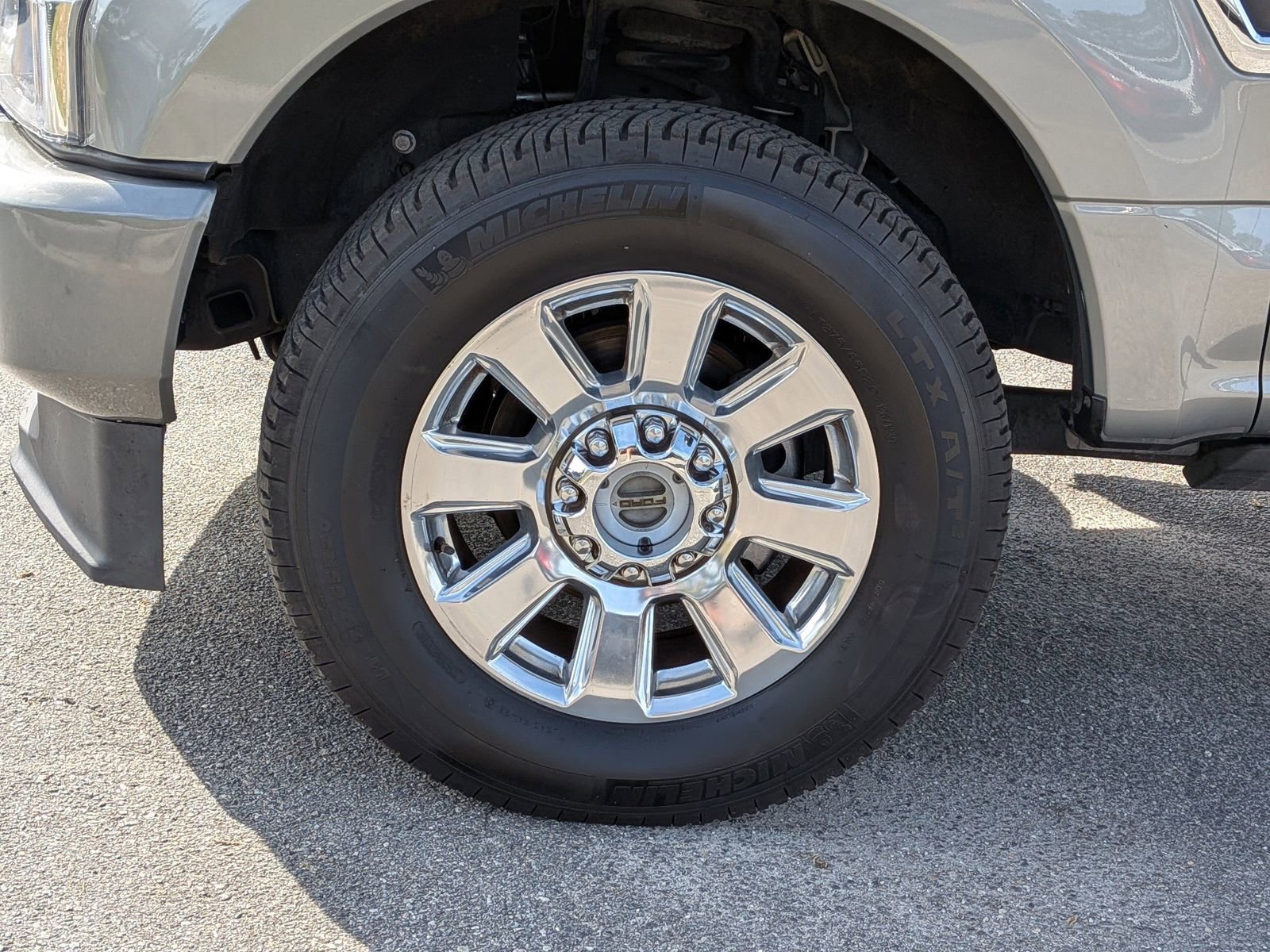 Certified 2020 Ford F250 Platinum w/ FX4 Off-Road Package image 6