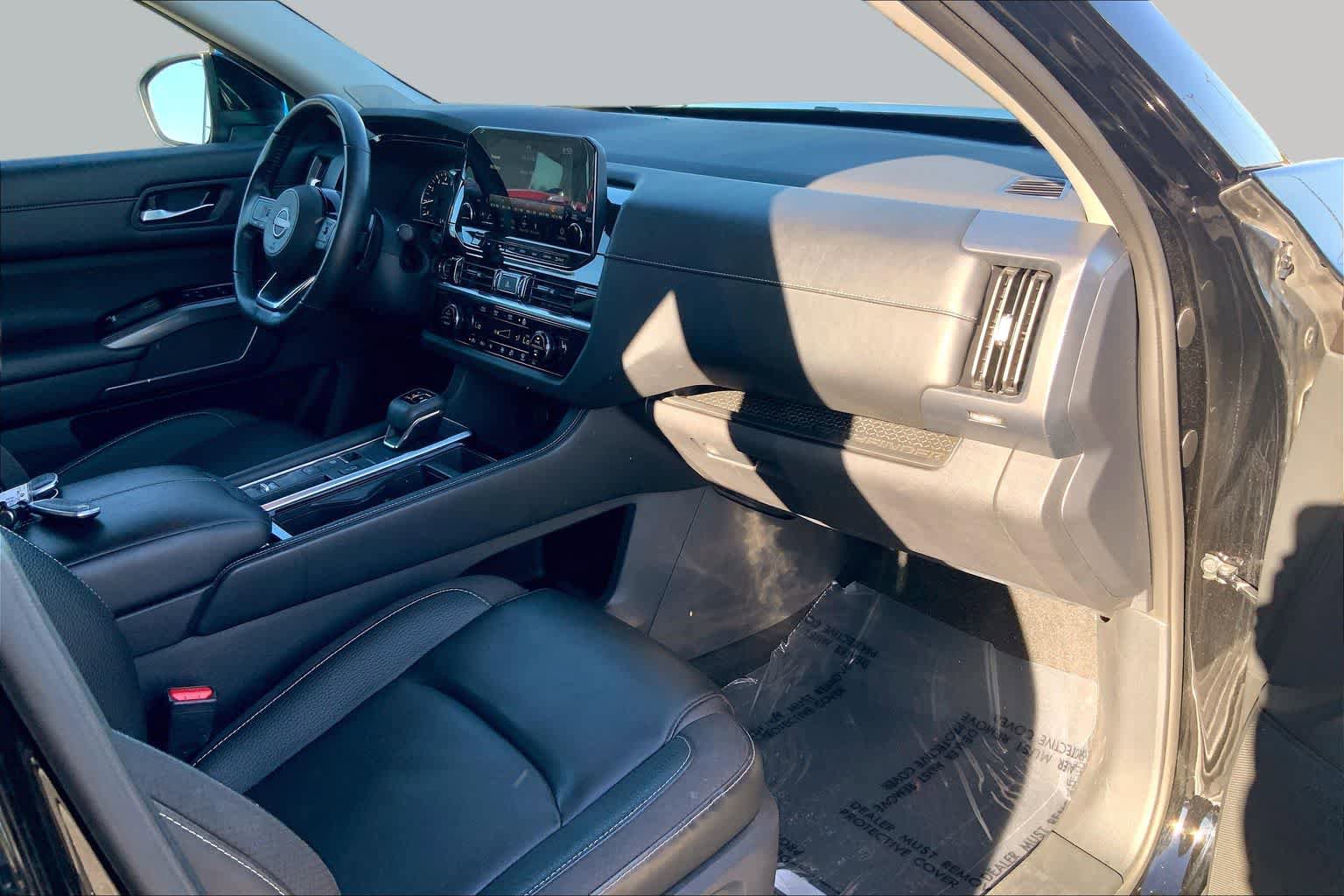 Used 2023 Nissan Pathfinder SL w/ SL Premium Package FWD image 18