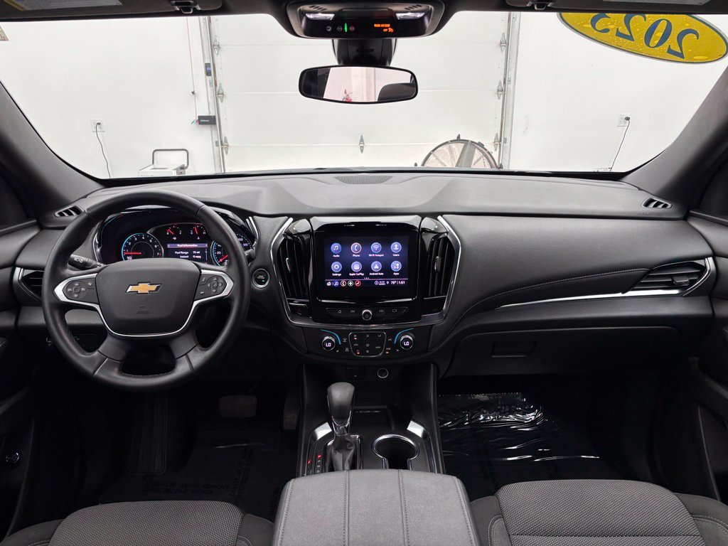 Used 2023 Chevrolet Traverse LT AWD/4WD image 3