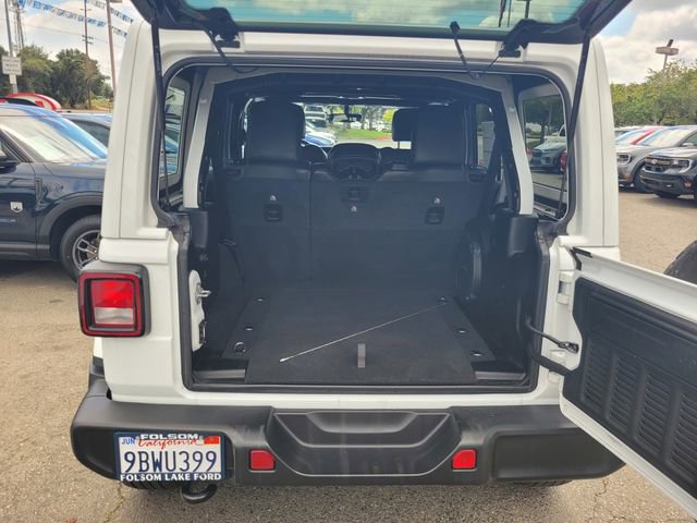 Used 2022 Jeep Wrangler Unlimited Sahara AWD/4WD image 8